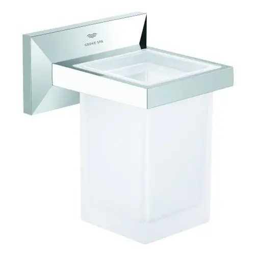 Wandmontierter Halter aus Chrom mit einem transparenten Mundspülglas. Marke Grohe.Minimalistisches Design für Badezimmer.