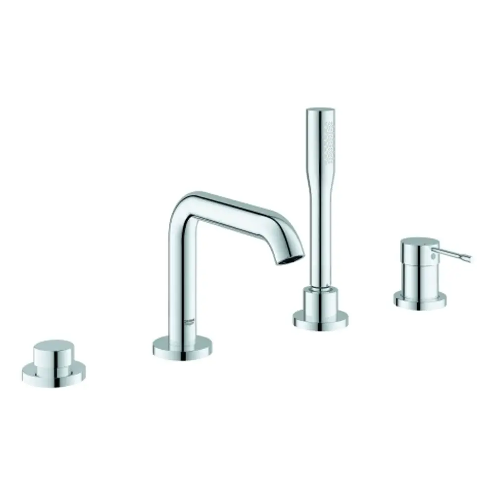 Grohe 4-Loch-Wannenkombination aus verchromtem Material, bestehend aus einem Wasserhahn, Handbrause, sowie zwei Bedienelementen für die Temperatur- und Wassermengenregelung.