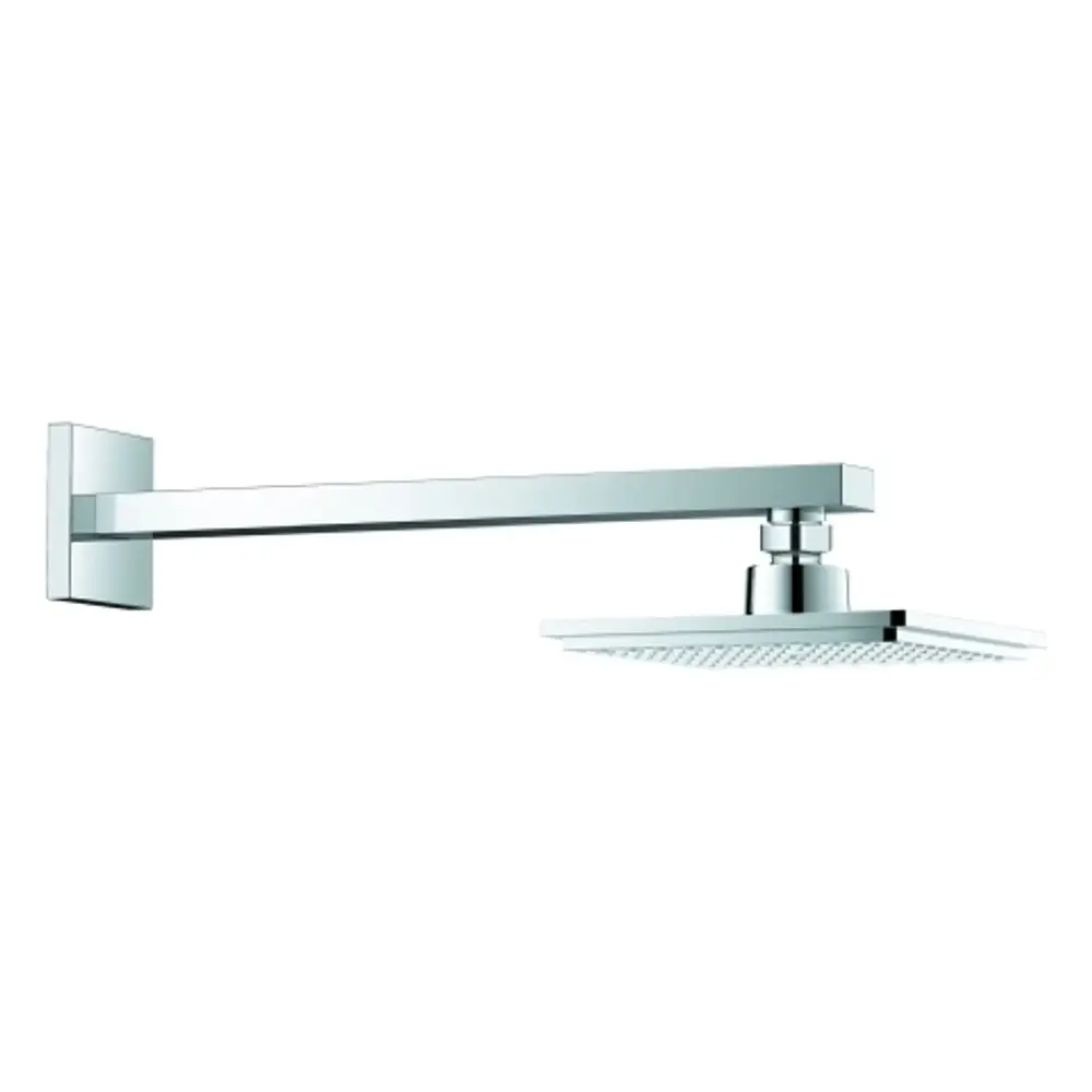 Kopfbrause mit quadratischem Duschkopf und länglichem, geradem Brausearm. Ausführung in glänzendem Chrom von Grohe. Montiert an einer Wandhalterung.