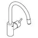 Küchenarmatur von Grohe mit gebogenem Auslauf und seitlichem Hebel für die Wassersteuerung. Schlichte, moderne Formgebung.