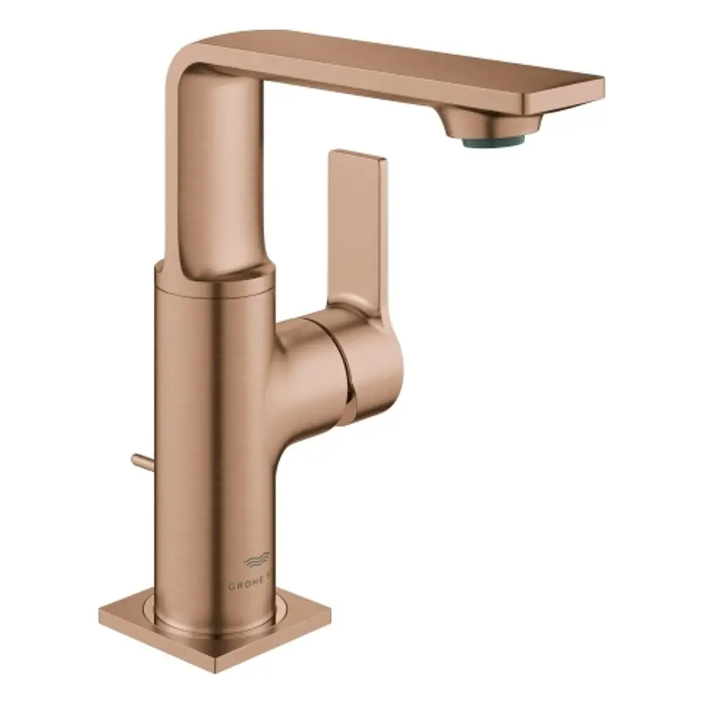 Waschtischarmatur von Grohe in gebürstetem Roségold mit einem rechteckigen Griff und einem flachen Auslauf. Montiert auf einer quadratischen Basis.