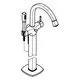 Grohe Einhand-Wannenbatterie mit Bodenmontage, ausgestattet mit schwenkbarem Auslauf und Handbrause, in einem chrom/goldenen Design.