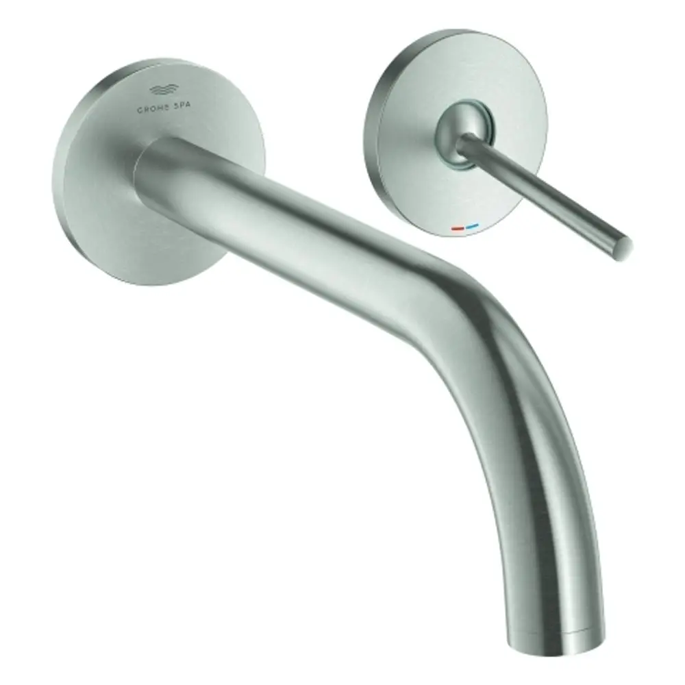 Wandbatterie aus gebürstetem Edelstahl von Grohe mit schwenkbarem Auslauf und Bedienhebel, montiert auf runden Wandplatten.