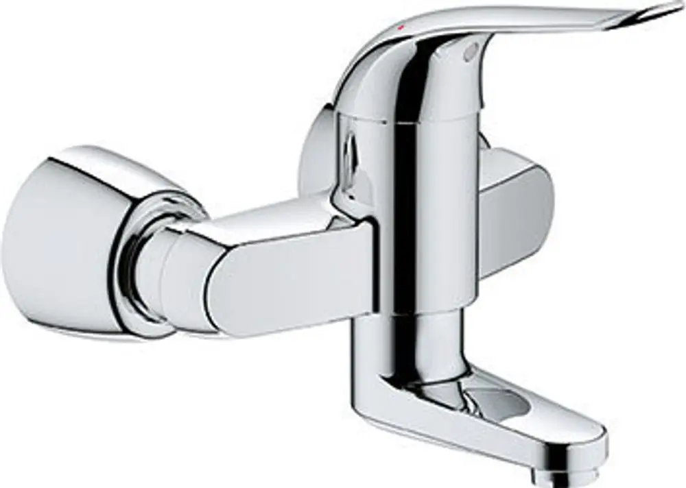 Grohe-Wasserhahn in chromfarbener Ausführung mit seitlichem Hebel zur Temperatur- und Mengeneinstellung, montiert an der Wand.