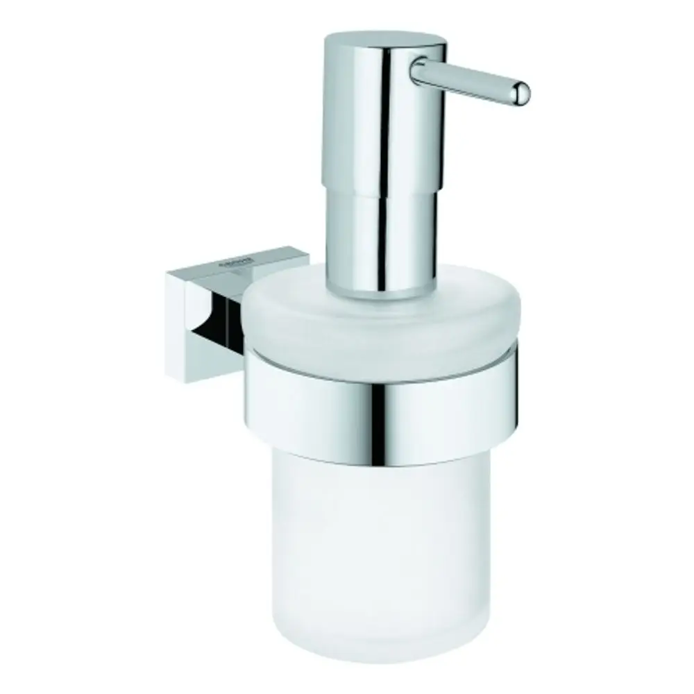 Seifenspender in Chrom mit einem weißen Glasbehälter, montiert an der Wand. Das Design ist schlicht und modern, typisch für Produkte von Grohe.