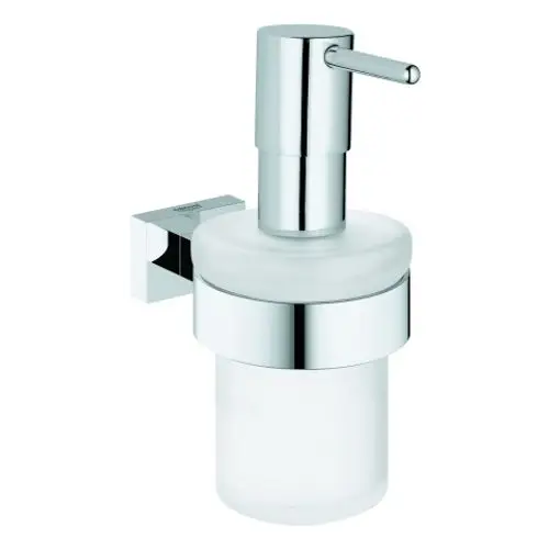 Seifenspender in Chrom mit einem weißen Glasbehälter, montiert an der Wand. Das Design ist schlicht und modern, typisch für Produkte von Grohe.
