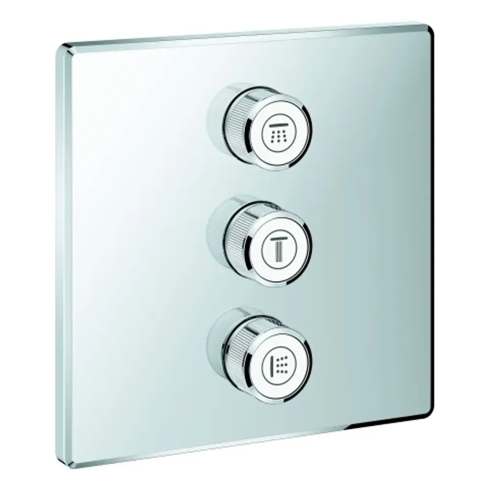 Drei Drehknöpfe auf einer spiegelnden Oberfläche, die Grohe-Technologie zur Steuerung eines Ventils zeigen. Die Symbole sind klar ausgeprägt, auf einem quadratischen Panel.