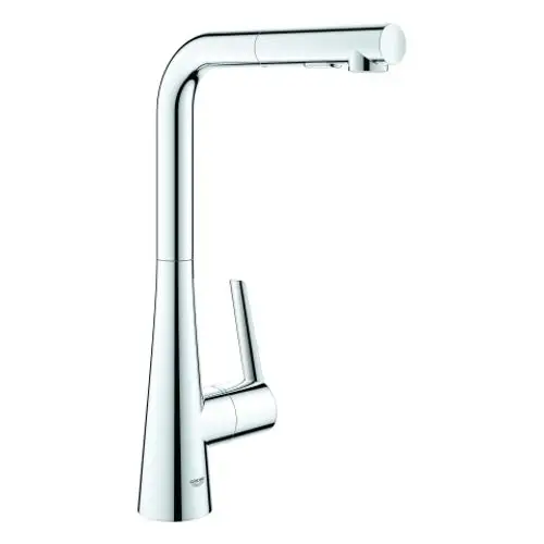 Grohe Küchenarmatur mit ausziehbarem Auslauf und integriertem Hebel zur Wassersteuerung, in verchromter Ausführung.