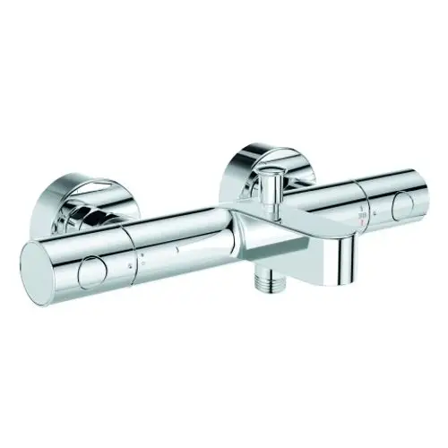 Chromfarbener Wandthermostat für das Badezimmer mit zwei Bedienknöpfen zur Temperaturregulierung und einem Anschluss für Wasser.