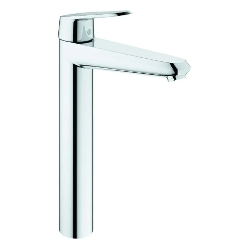 Chromfarbener Wasserhahn von Grohe mit hervorgehobenem Auslauf, geeignet für freistehende Waschschüsseln. Moderner, schlichter Designansatz.