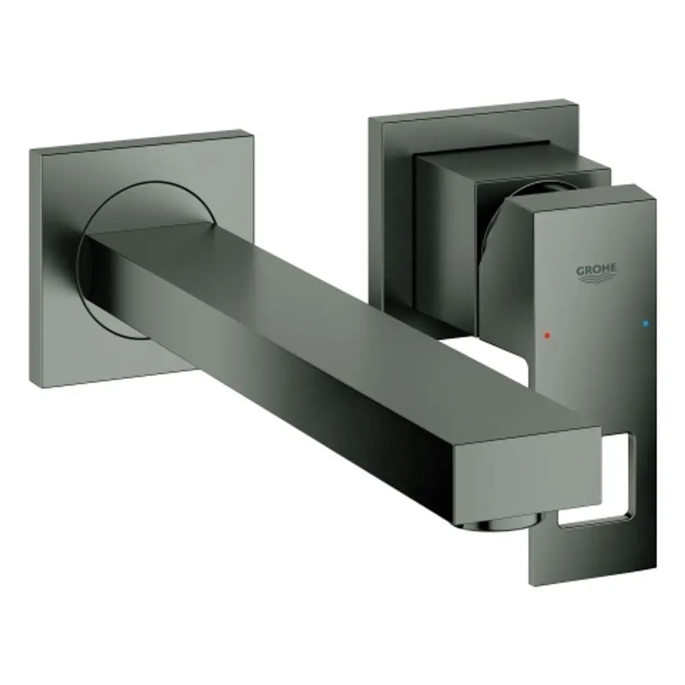 Wandbatterie mit zwei Ausgängen, rechteckigem Design und einfacher Steuerung. Edelstahloptik in dunkler Ausführung, gefertigt von Grohe.