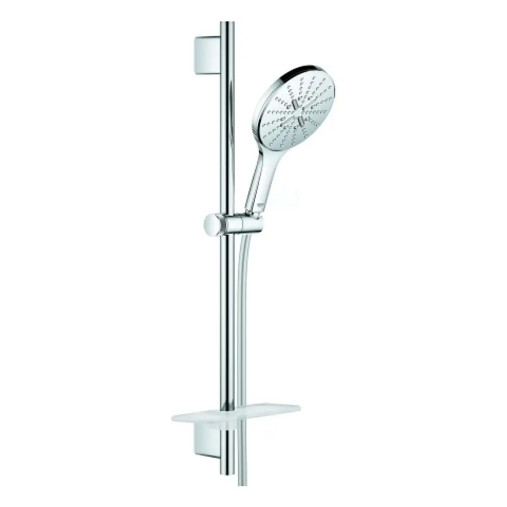 Grohe Brausestangenset mit Handbrause, verstellbarer Halterung, flexibler Schlauch und Ablagefläche, montiert an einer senkrechten Stange in chromfarbener Ausführung.