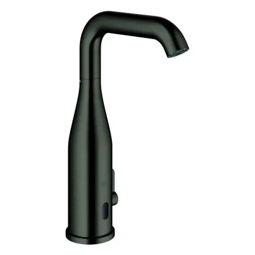 Schwarzer Küchenarmatur mit gebürsteter Oberfläche und berührungsloser Steuerung von Grohe. Der Wasserfluss wird durch einen Sensor aktiviert.