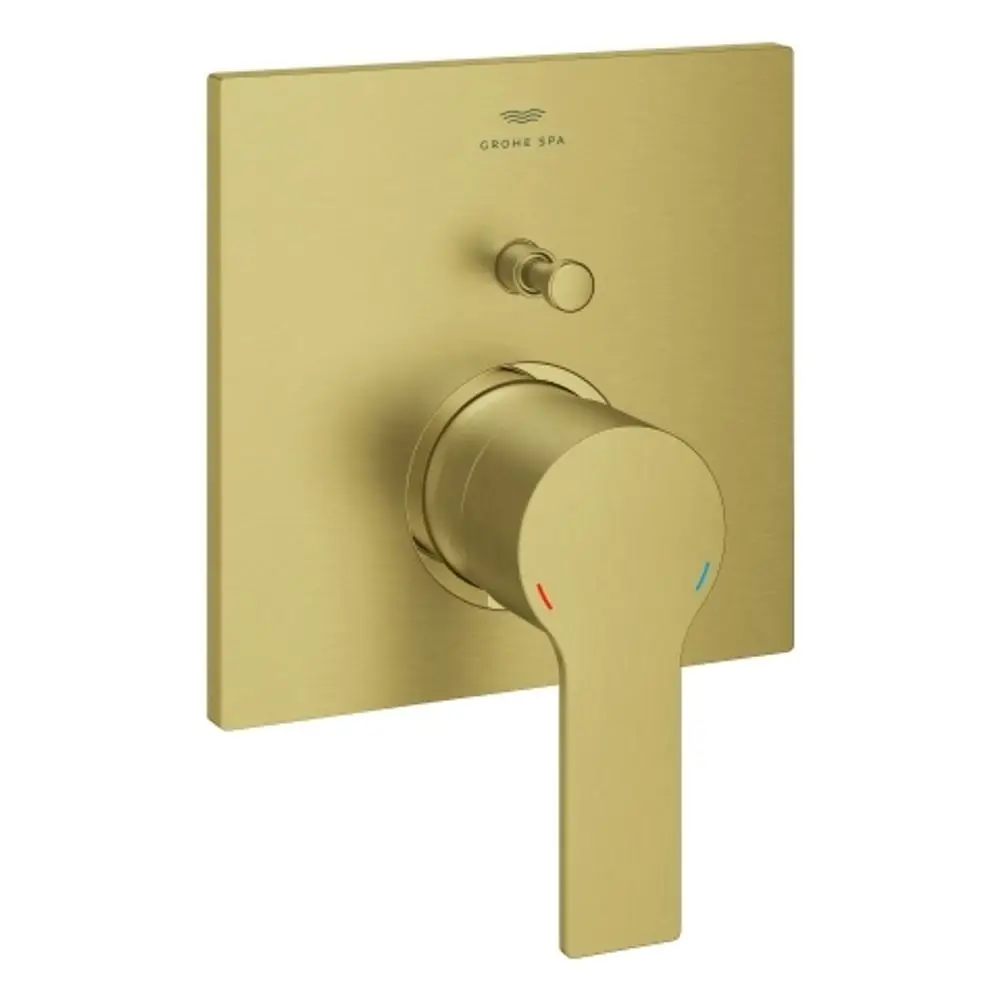 Wannenbatterie von Grohe mit quadratischer, goldfarbener Blende und hebelartiger Bedienung zur Einstellung von Wasserfluss und -temperatur.
