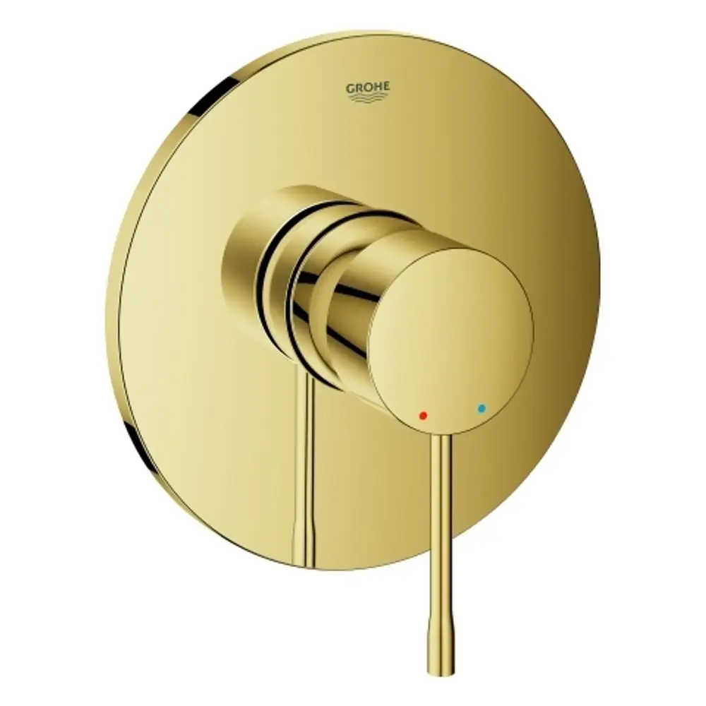 Goldene Grohe-Brausebatterie mit runder Wandplatte und einem Steuerknopf. Farbcodierung für heißes (rot) und kaltes Wasser (blau) sichtbar.