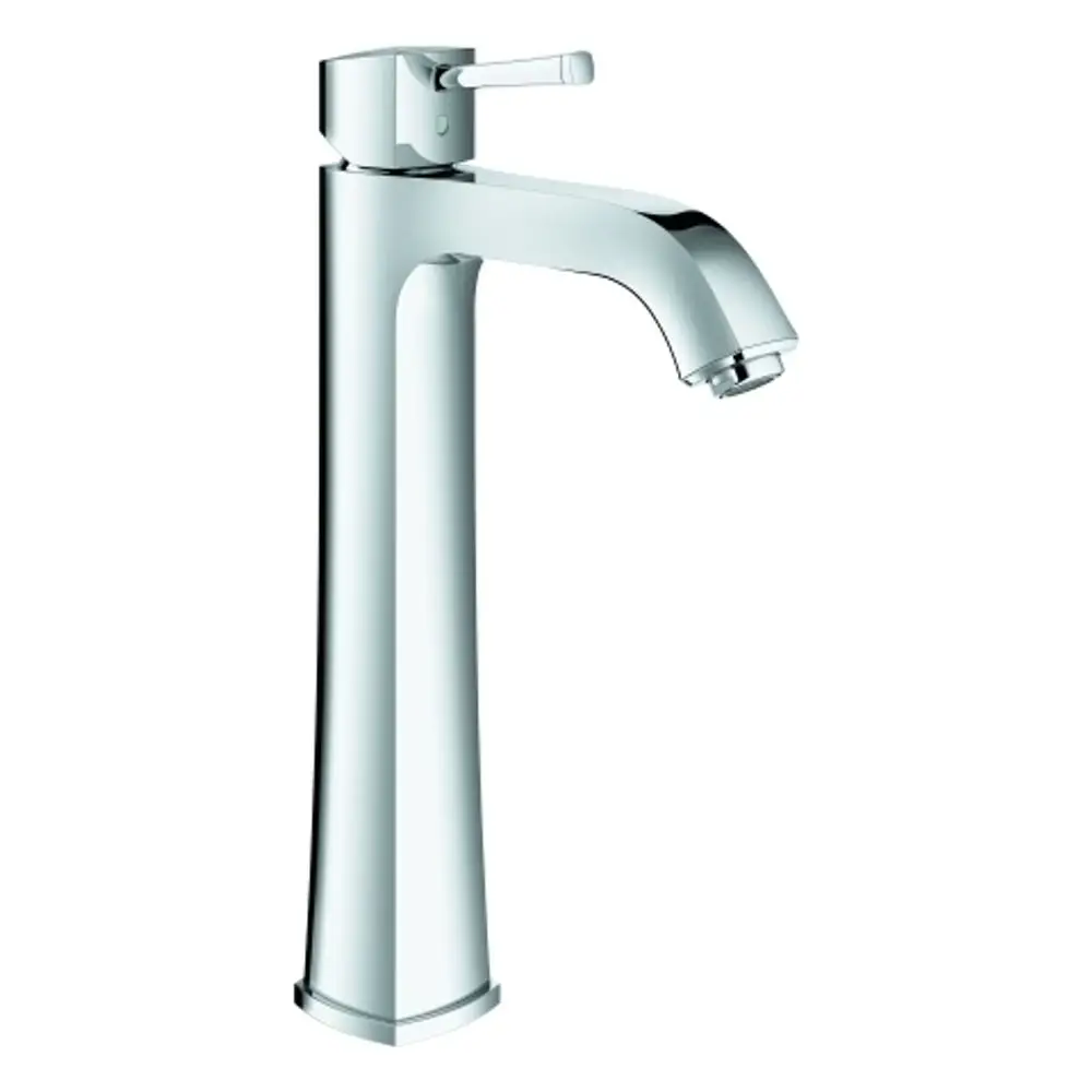 GROHE-Waschtischbatterie aus Chrom mit einem schlanken, vertikalen Design und einem seitlichen Hebel zur Steuerung des Wasserflusses.