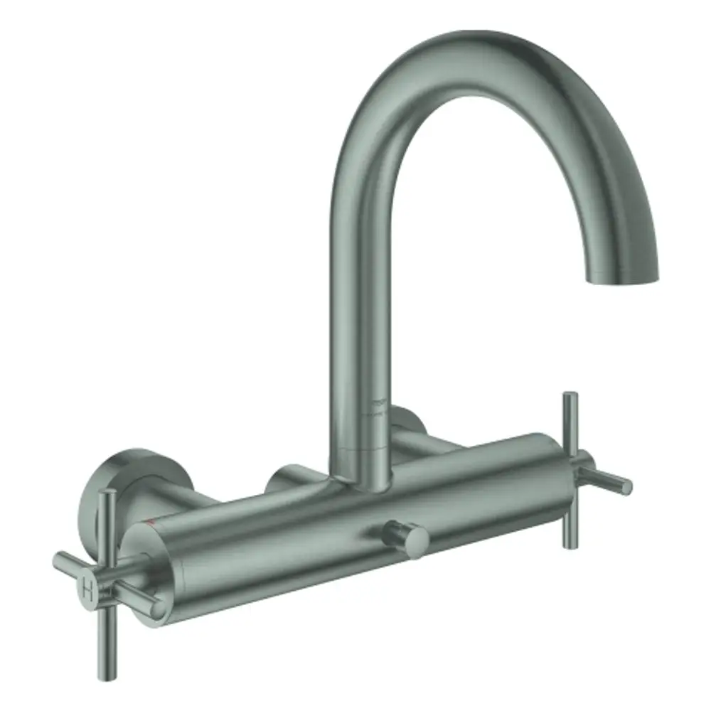Wannenbatterie von Grohe mit zwei Kreuzgriffen für Wandmontage. Der Auslauf ist gebogen und hat eine matte Edelstahloberfläche.