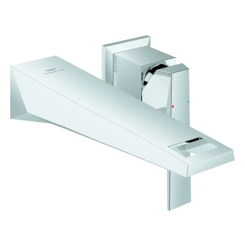 Grohe-Wasserhahn mit flacher, rechteckiger Auslassform und einem Einhebelmischer. Verchromte Oberfläche. Geeignet für Wandmontage.