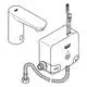 GROHE Elektronikarmatur mit einem klaren Wasserauslass, verbunden mit einer Steuerbox und flexiblen Schläuchen für die Wasserzufuhr und -abführung.