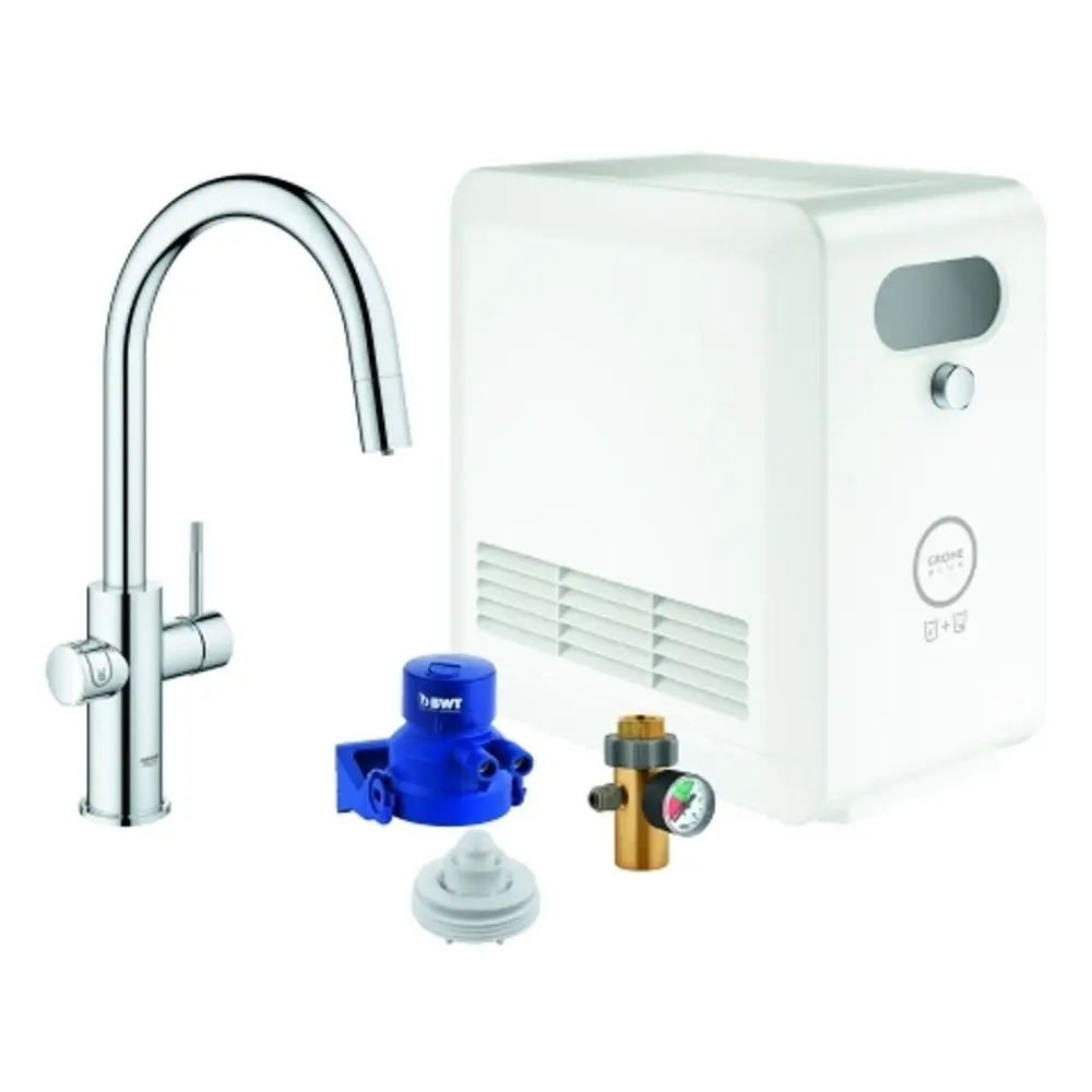 Weißes Grohe-Gerät mit verschiedenen Komponenten, darunter ein chromfarbener Wasserhahn, eine blaue Pumpe und ein Druckregler, auf einem neutralen Hintergrund.