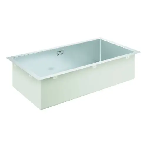 GROHE Edelstahlwanne in rechteckiger Form mit glatter Innenfläche. Die Wanne hat eine stabile Konstruktion und ist für Badanwendungen geeignet.