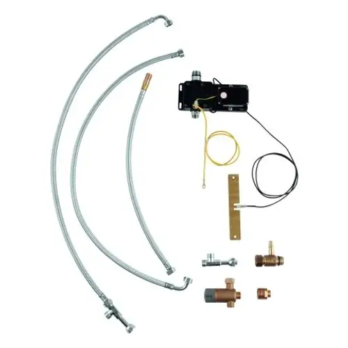 Küchenarmatur-Kit mit flexiblen Schläuchen, Ventilen und Anschlüssen zur Installation.