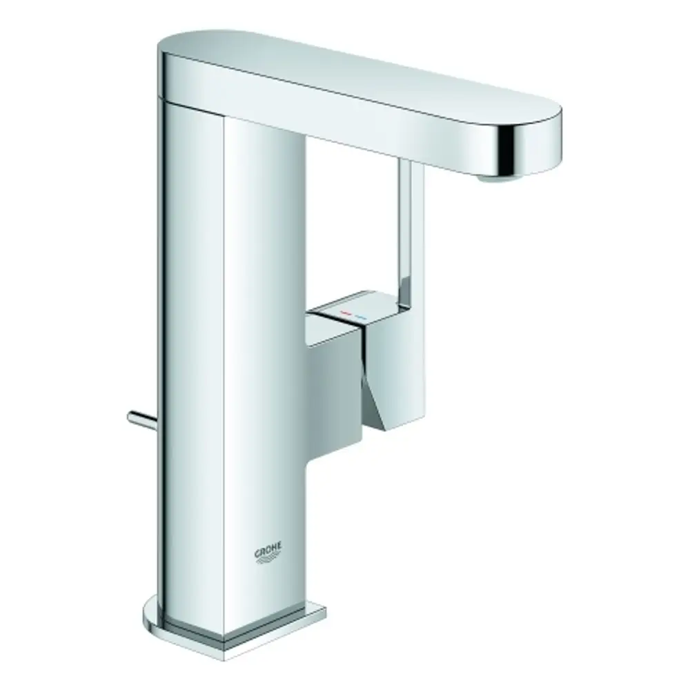 GROHE-Armatur mit schwenkbarem Auslauf in Chrom. Klarer, funktionaler Stil ohne überflüssige Verzierungen. Geeignet für moderne Waschbecken.
