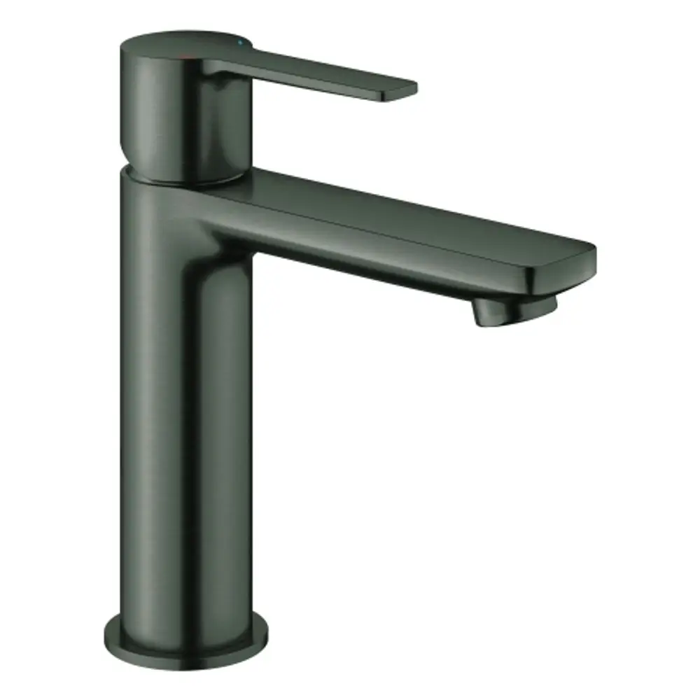 Einhand-Waschtischbatterie in gebürstetem Hartgraphit von Grohe mit flacher, geradliniger Ausführung und einem Hebel zum Einstellen von Wasserfluss und -temperatur.