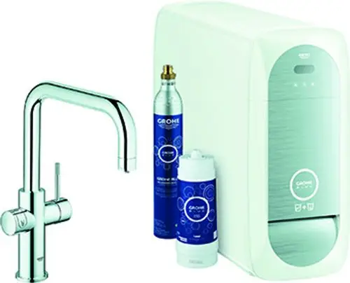 GROHE Wasserkocher mit U-Auslauf, kombiniert mit einem Kühlschrank für die Wasseraufbereitung. Zwei Kartuschen stehen zur Verfügung, eine für Sprudelwasser und eine für gefiltertes Wasser.