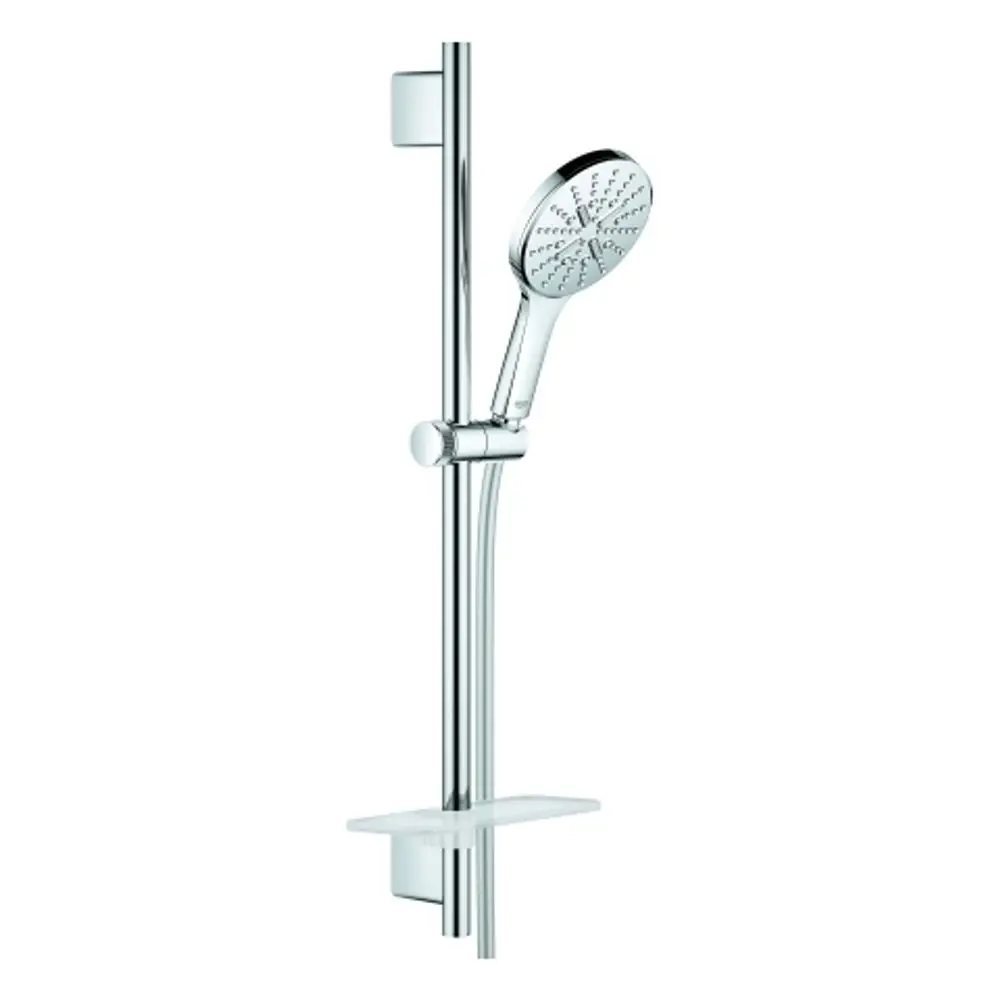 Grohe Brausestangenset mit Handbrause, montiert an einer vertikalen Stange. Die Oberfläche ist glänzend und aus verchromtem Material gefertigt.