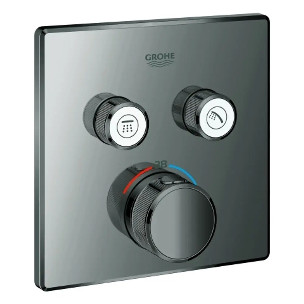 Schwarze Steuerplatte von Grohe mit drei Reglern für Temperatur und Wasserzufuhr, ausgestattet mit Symbolen für Dusche und Handbrause.
