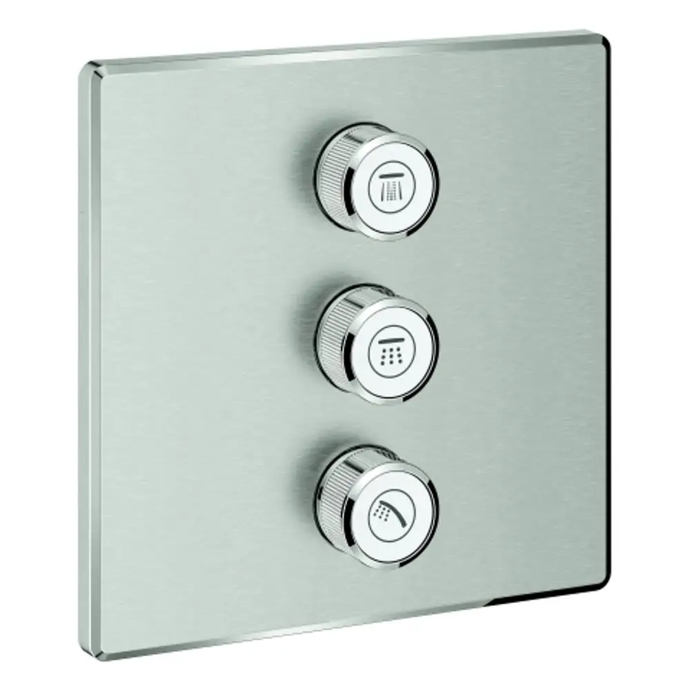Drei Drehknöpfe auf einer rechteckigen, gebürsteten Metalloberfläche von Grohe zur Steuerung einer Wasserinstallation, mit Symbolen für verschiedene Wasserfunktionen.