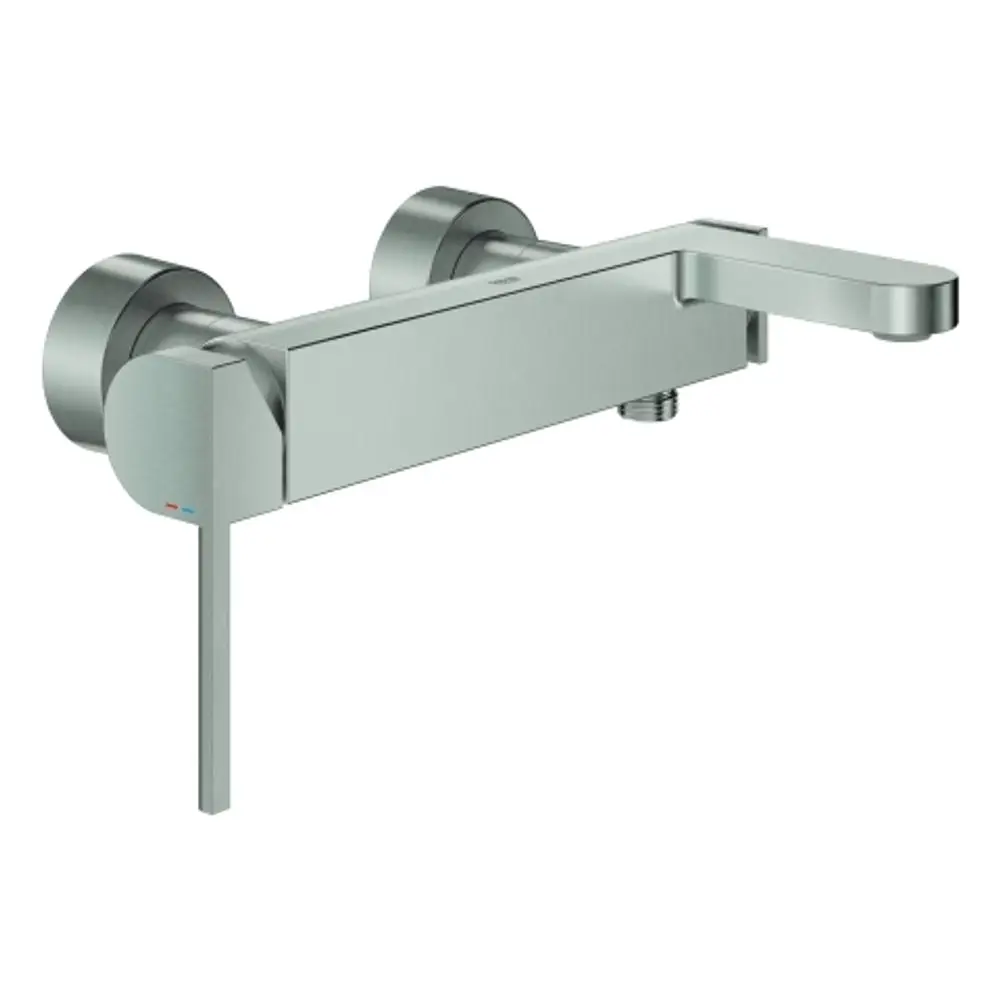 Wannenbatterie von Grohe in Edelstahloptik, wandmontiert mit einem langen, flachen Auslauf und zwei runden Griffen zur Temperaturregelung.