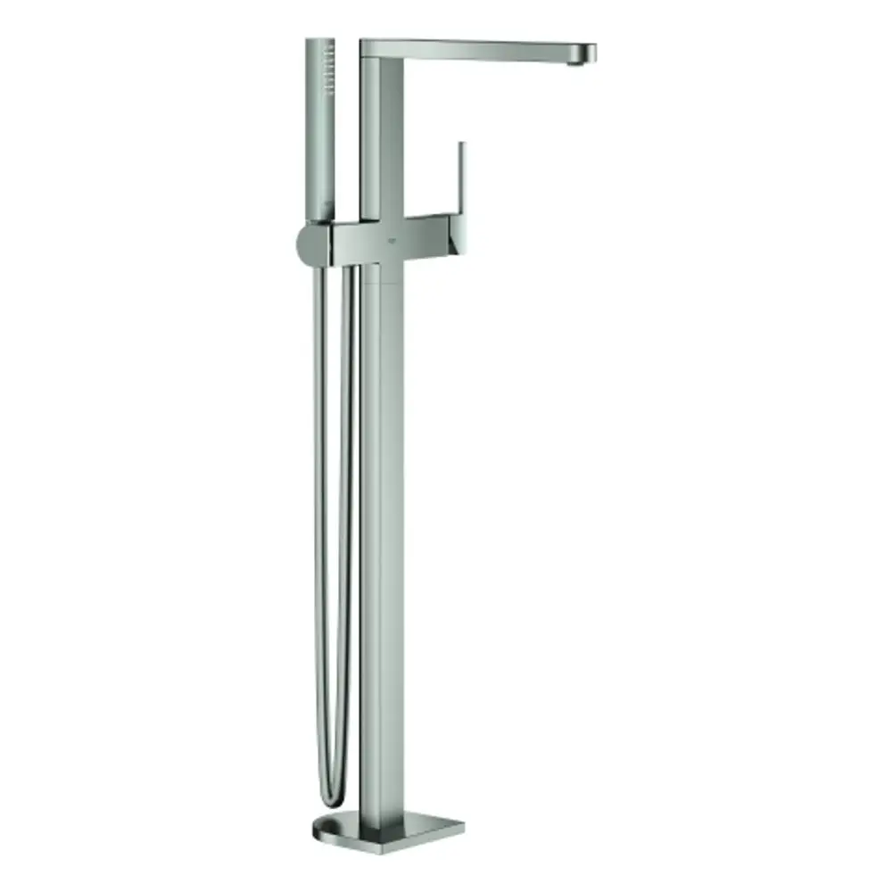 Grohe-Wannenbatterie mit einem hohen, schlanken Design für die Bodenmontage und einem flexiblen Anschluss. Ergonomischer Bedienhebel und Handbrause sind sichtbar.
