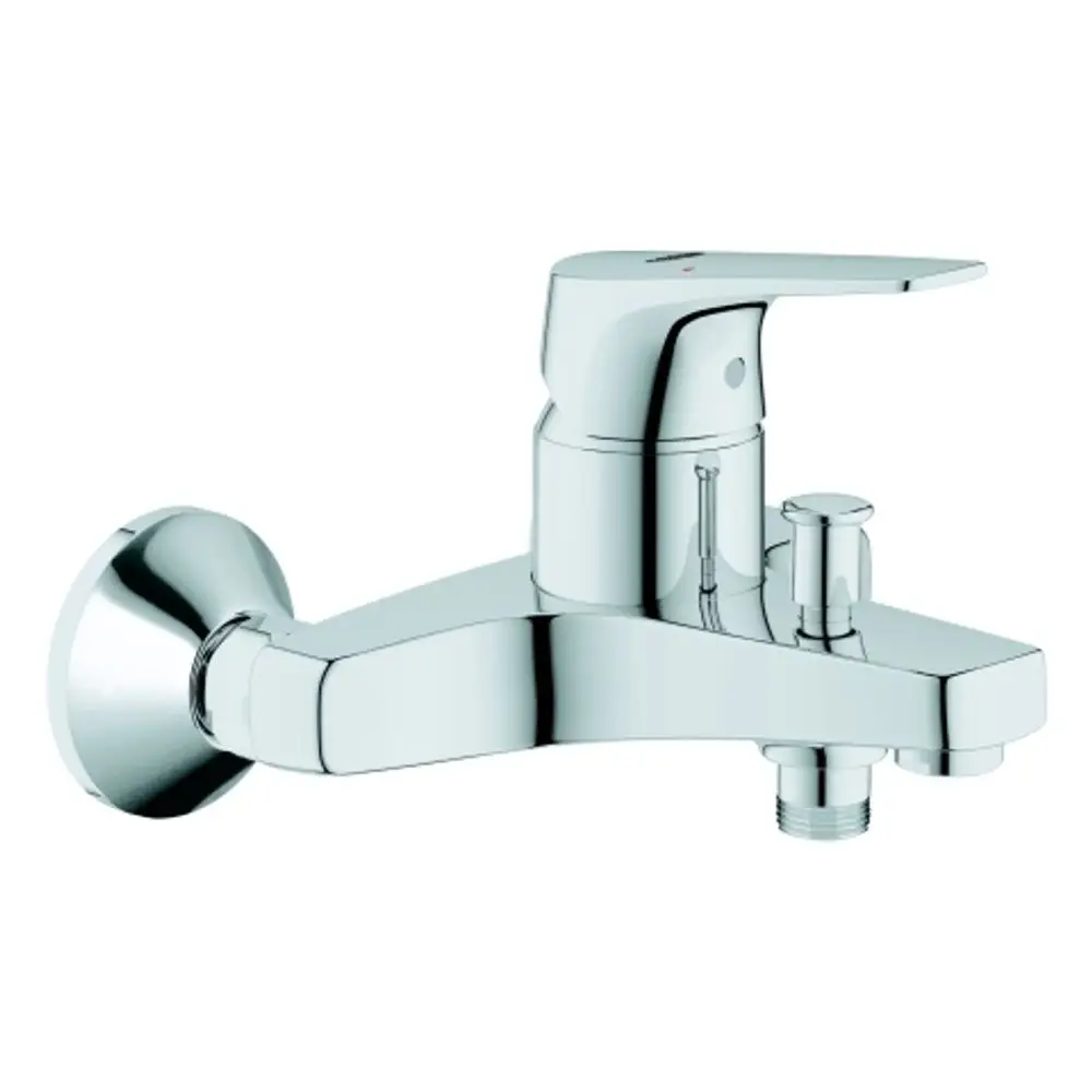 Chromene Wandmontage-Wannenbatterie von Grohe mit einem Hebel für die Temperaturregelung und einem weiteren für die Wasserzufuhr. Funktionen sind klar erkennbar.