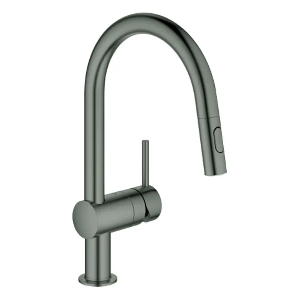 Spültischbatterie in hard graphite von Grohe mit einem gebogenen Auslauf und einer ausziehbaren Spülbrause. Der Griff sitzt seitlich am Hauptkörper der Armatur.