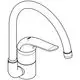 Chromfarbene Küchenarmatur von Grohe mit hohem Auslauf und komfortablem Griff. Der Auslauf ist geschwungen und bietet eine klare Wasserführung für den Einsatz.