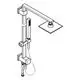 Grohe Duschsystem mit Wandmontage und quadratischem Kopf, kombiniert mit vertikalen und horizontalen Rohren für die Wasserzufuhr.