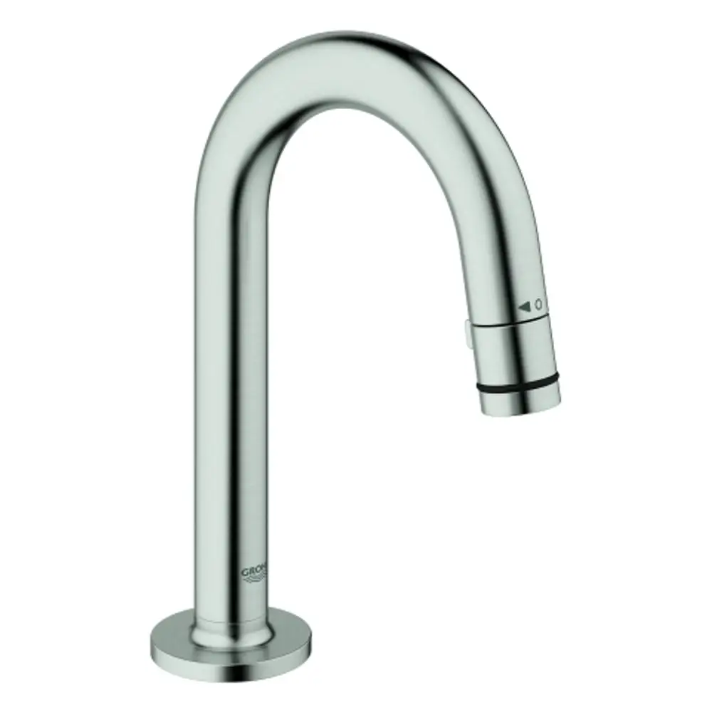 Stahlfarbener Grohe-Waschtischauslauf mit gebogenem Design, der an einer Basis montiert ist. Der Wasserstrahl lässt sich anpassen.