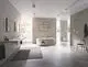 GROHE Handbrause mit modernen Elementen in einem stilvollen Badezimmer, gekennzeichnet durch helle Wände, einfache Formen und goldene Armaturen.