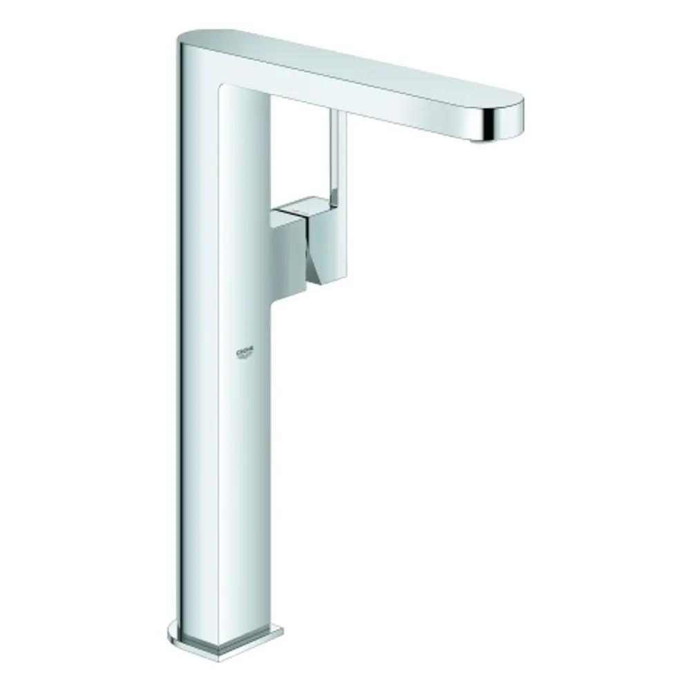 Ein zeitgemäßer Grohe-Waschtischmischer aus Chrom mit einem schlanken, geraden Design und einer seitlichen Bedienung für Wasserfluss und Temperatur.