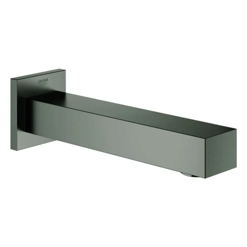 Wannen-Einlauf aus gebürstetem Schwarz mit rechteckigem Design, montiert an einer Wand. Marke Grohe.