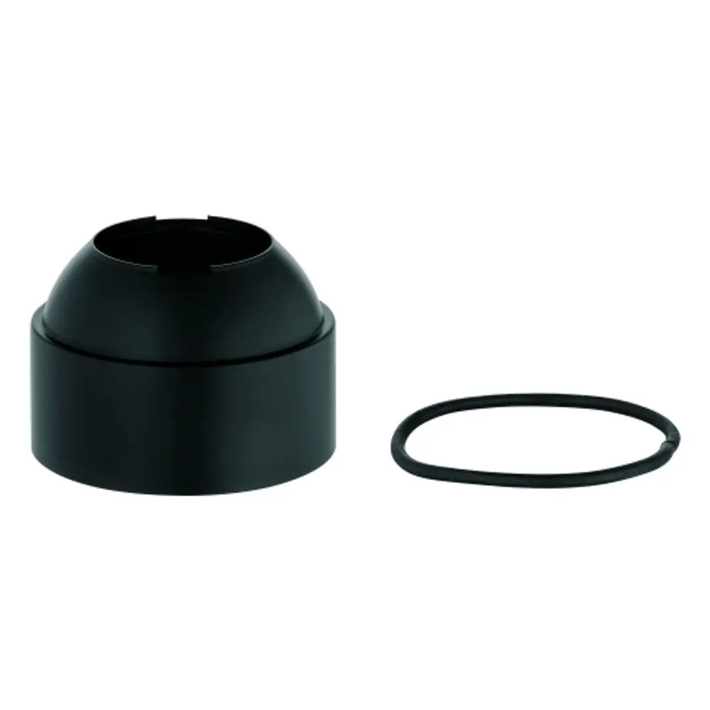 Schwarze Grohe-Abdeckung mit runder Form und einer passenden Gummidichtung. Die Kappe hat einen Ausschnitt und ist für den Gebrauch in Sanitärinstallationen geeignet.