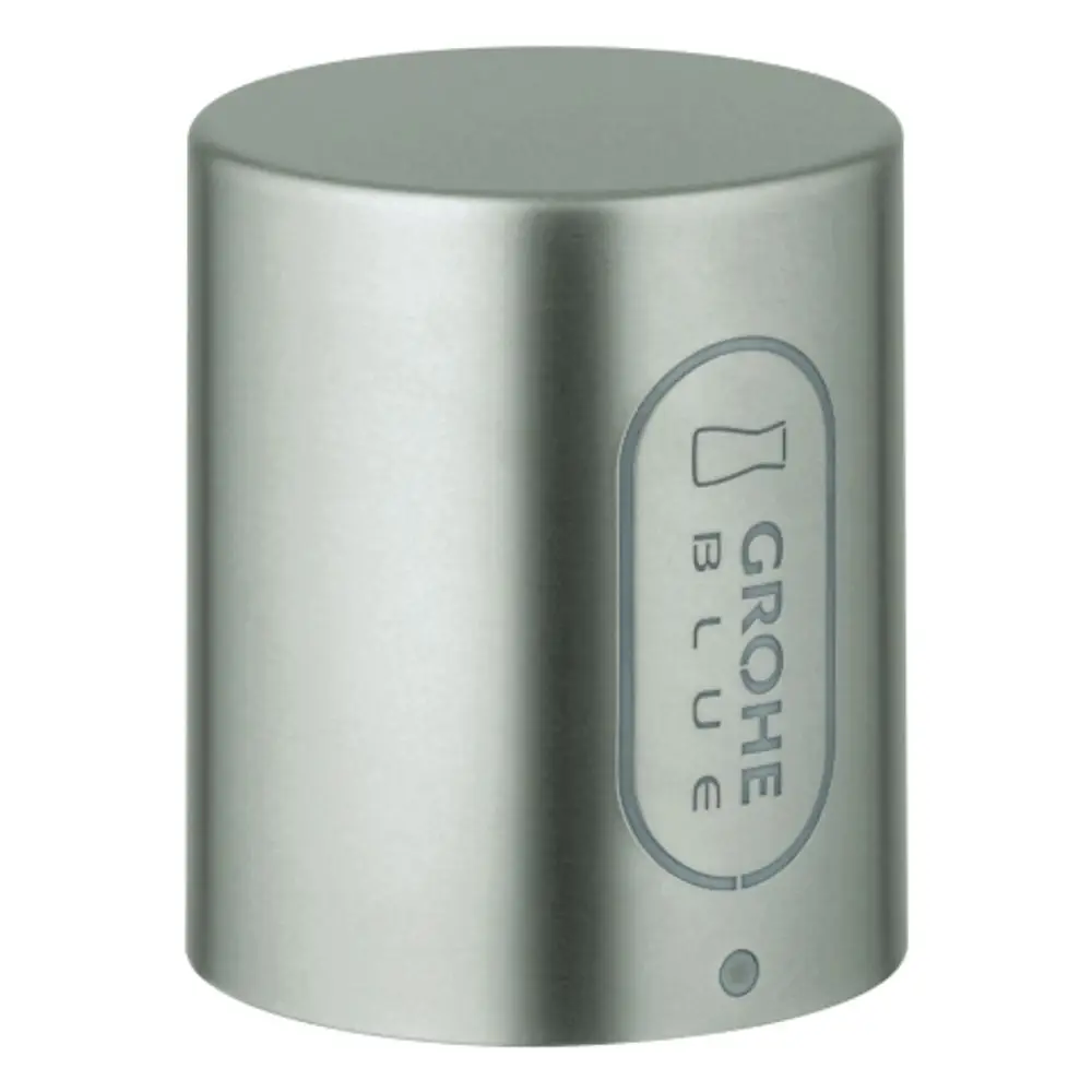 GROHE Griff in Edelstahloptik, zylindrische Form mit Logo. Der Griff hat eine glatte, reflektierende Oberfläche und ist für den Einsatz in Sanitäranlagen konzipiert.