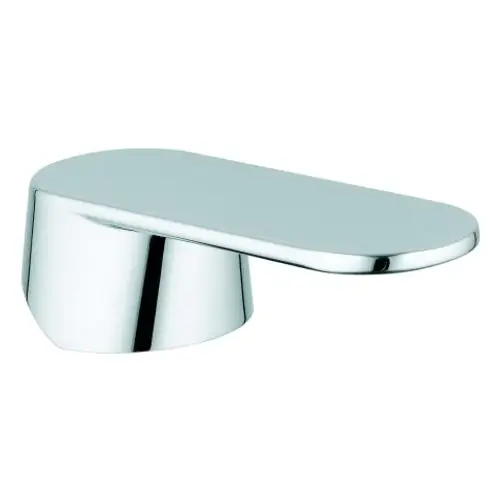 Ein glänzender, chromfarbener Wasserhahnhebel von Grohe mit einer flachen, ovalen Form und einer breiten Griffoberfläche für die einfache Handhabung.