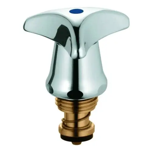 Chromfarbener Wasserhahnhebel von Grohe, mit einem blauen Punkt an der Oberseite, geeignet für den Austausch und mit integrativem Rückflussverhinderer.