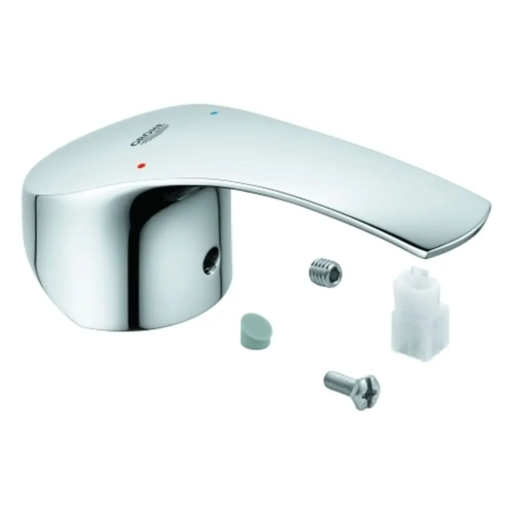 Grohe Hebel aus Metall in Chromoberfläche, kombiniert mit Schrauben und einer Dichtung. Der Hebel hat farblich gekennzeichnete Markierungen für Warm- und Kaltwasser.