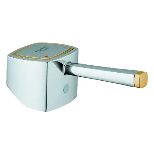 GROHE-Hebel in Chrom und Gold, rechteckige Form mit einem langen, geraden Griff. Die Oberseite zeigt farbige Indikatoren für heißes und kaltes Wasser.