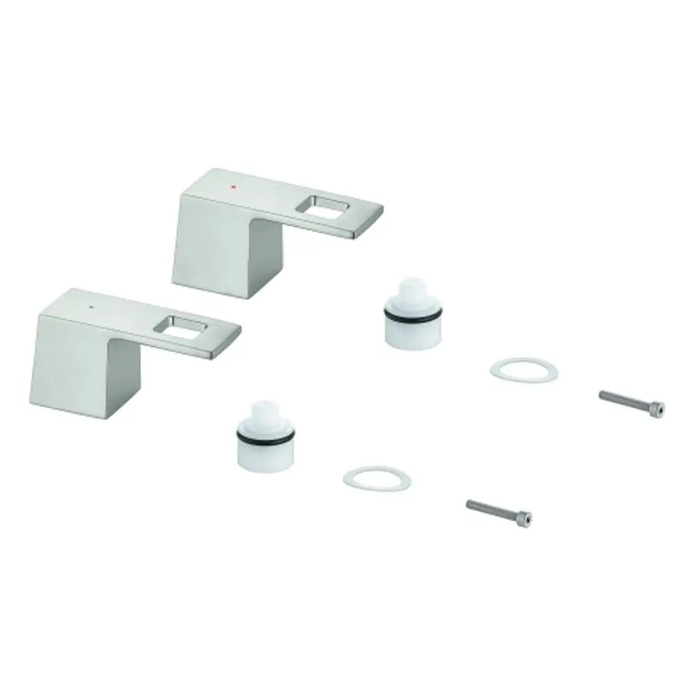 Zwei Grohe Wasserhahn-Griffe in Edelstahloptik mit roten und blauen Markierungen, ausgestattet mit Keramikkartuschen und Dichtungen für eine Wannenarmatur.