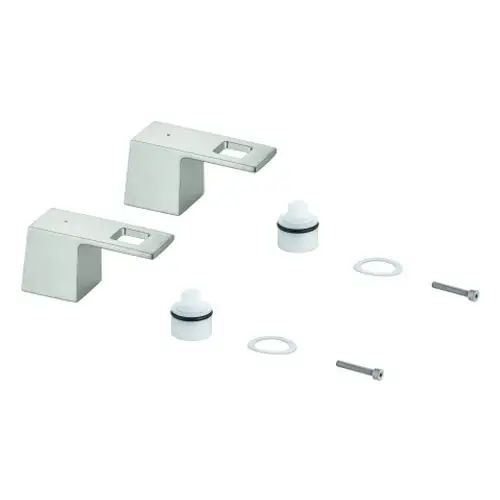 Zwei Grohe Wasserhahn-Griffe in Edelstahloptik mit roten und blauen Markierungen, ausgestattet mit Keramikkartuschen und Dichtungen für eine Wannenarmatur.